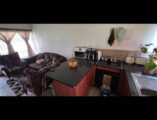 3 BEDROOM FREESTANDING TO LET IN JACKAROO PARK